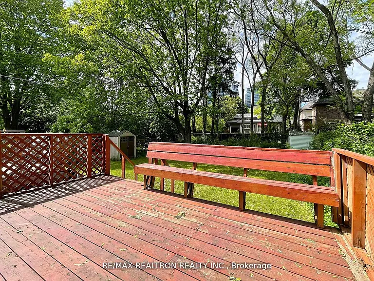 24 Highland Park Blvd — Photo 39