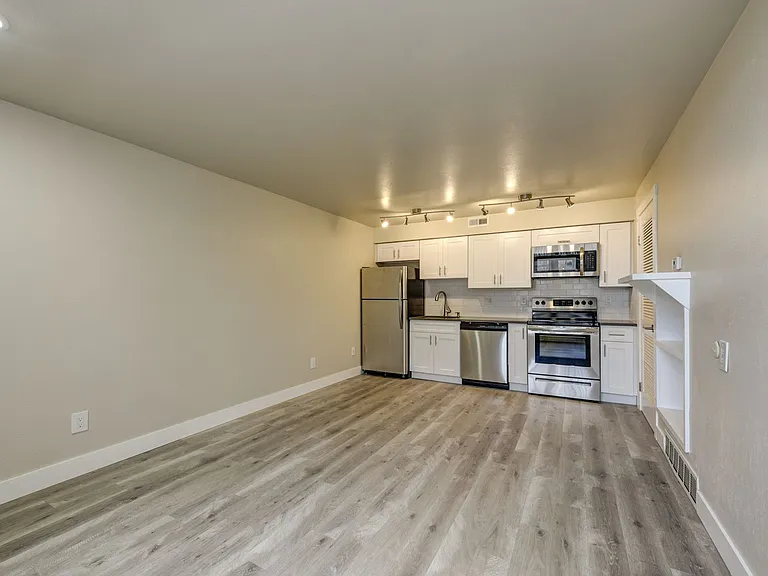 3460 Madison Ave — Photo 23