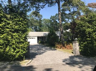 15 Ridgewood Ln, Hampton Bays, NY 11946
