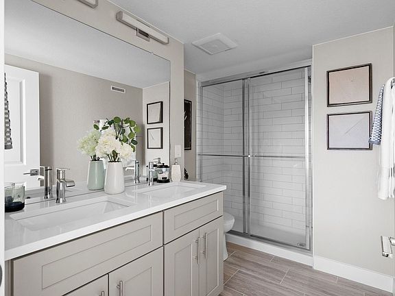 4th image of 2650-2660 S Delaware St #3
