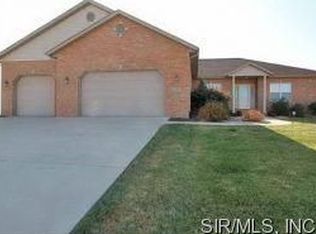 2049 Grandview Dr, Saint Jacob, IL 62281