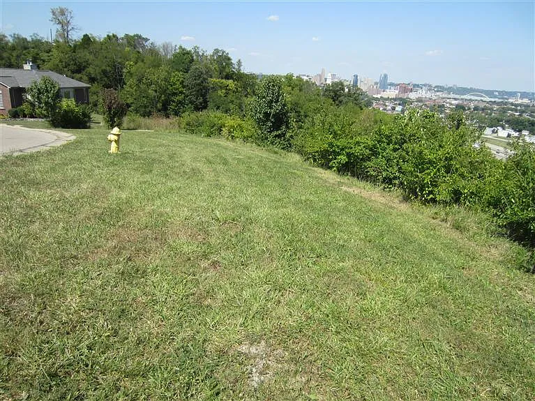 536 Scenic Dr photo 1