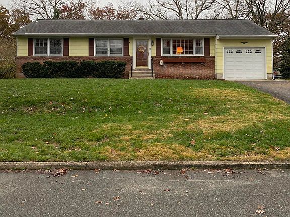 3rd image of 23 Pine Fork Dr