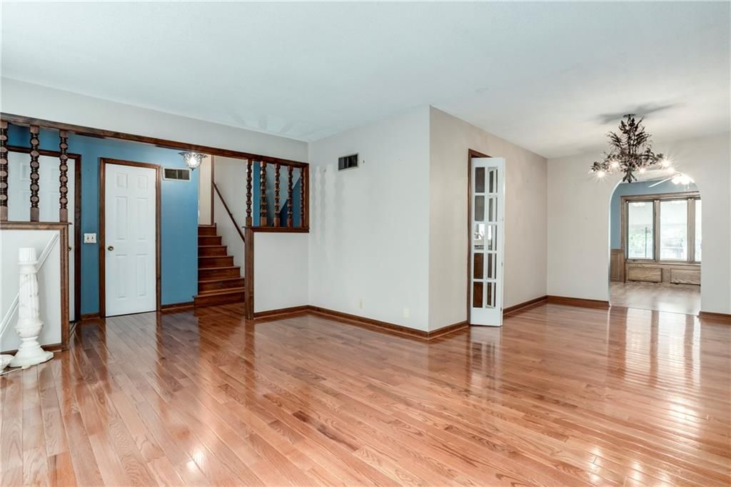 881 E 1st St, Peculiar, MO - View 6