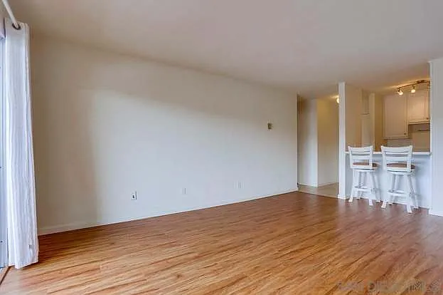 1645 Emerald St #1L — Photo 6