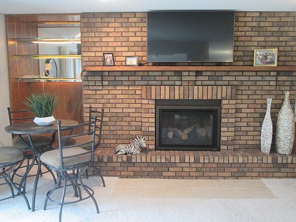 Gas fireplace