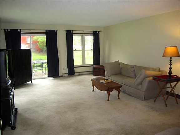 3rd image of 5 Brandywine Ln