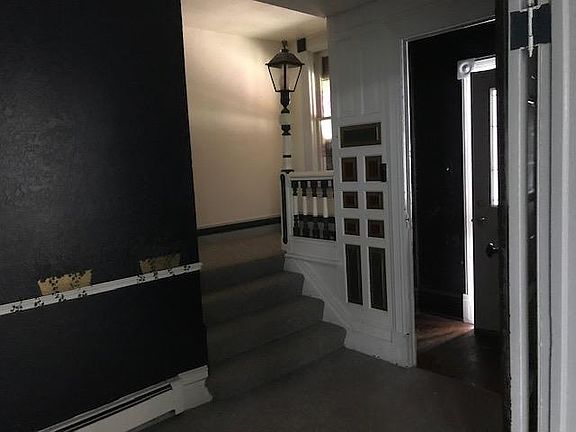 3rd image of 309 E Spruce St