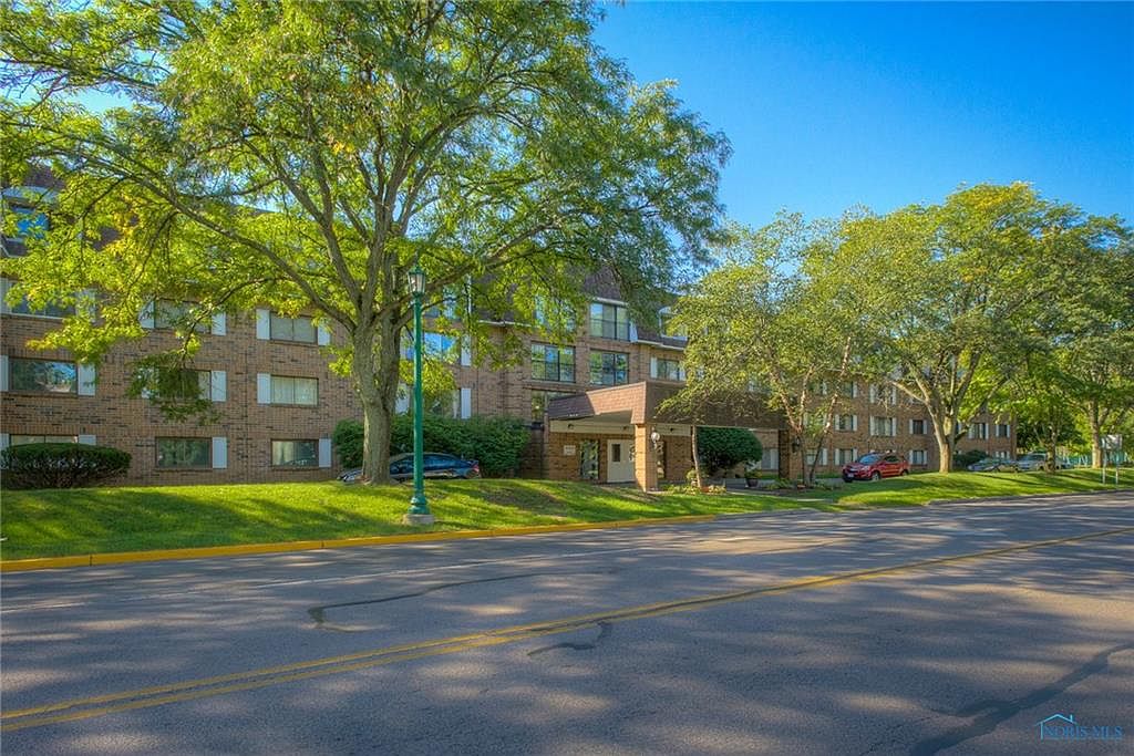 4343 W Bancroft St APT 2A, Ottawa Hills, OH 43615 | Zillow