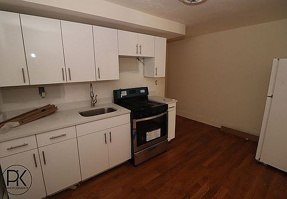 5th image of 211 Monitor St Floor 1