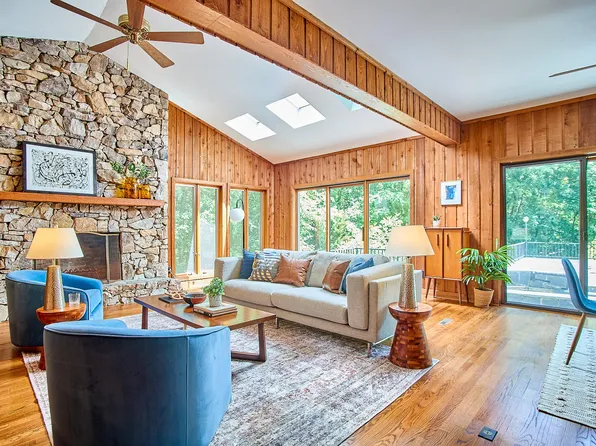37 Wedgewood Rd, Chapel Hill, NC 27514