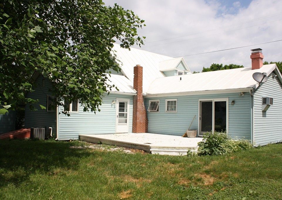 2nd image of 410 W Sycamore St #1