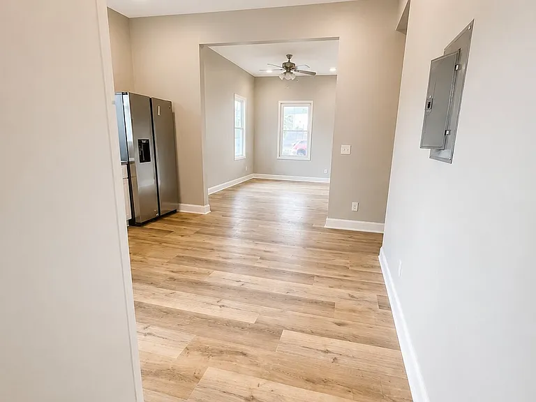 383 N Water Ave #2 — Photo 8