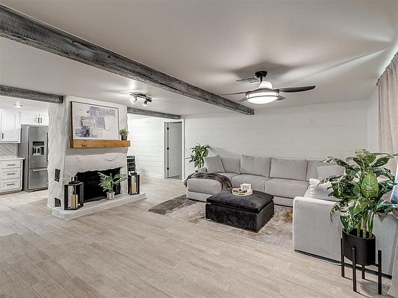 3rd image of 821 SE Grand Blvd