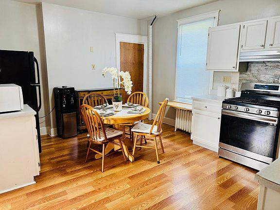 3rd image of 371 Sherburne Ave