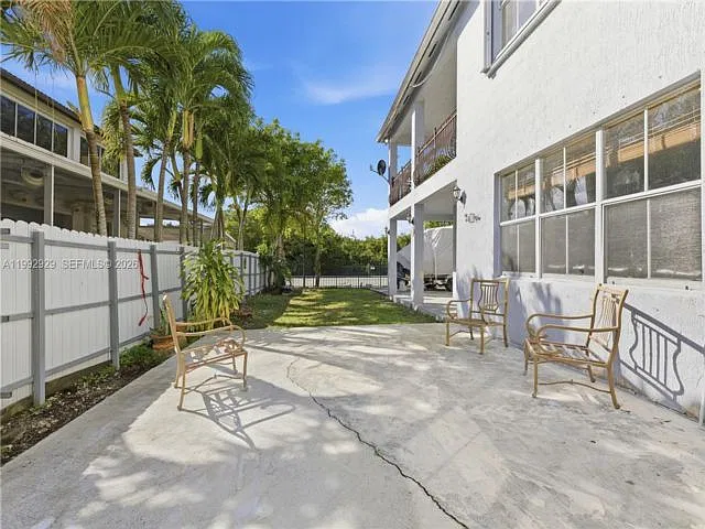15184 SW 20th St — Photo 3