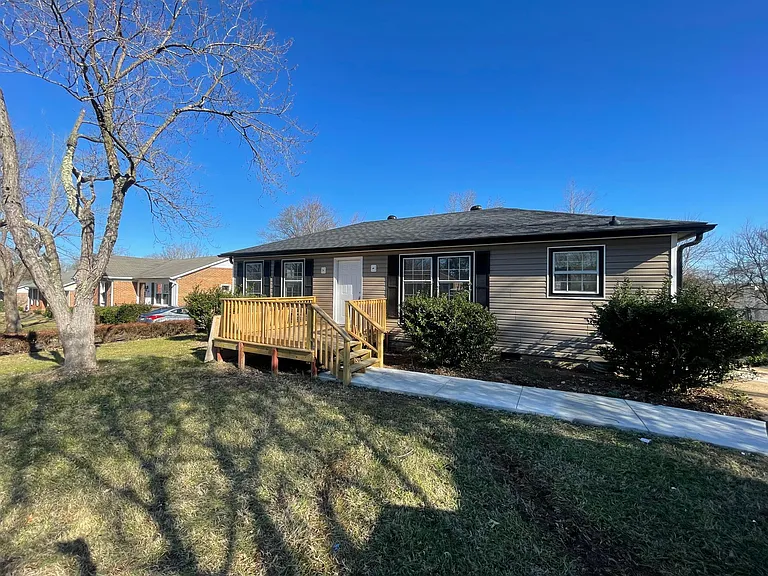 1514 Glenridge Rd — Photo 2