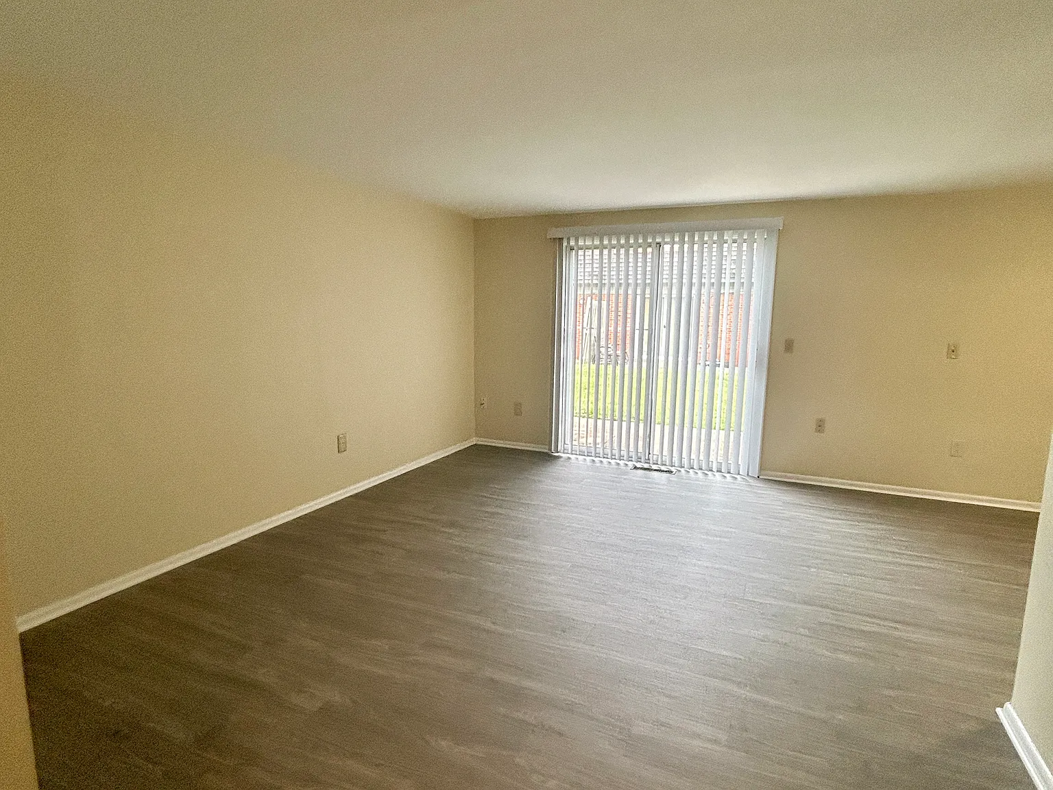3 bed, 1.5 bath, 1058 sqft, $1,395 — Photo 4
