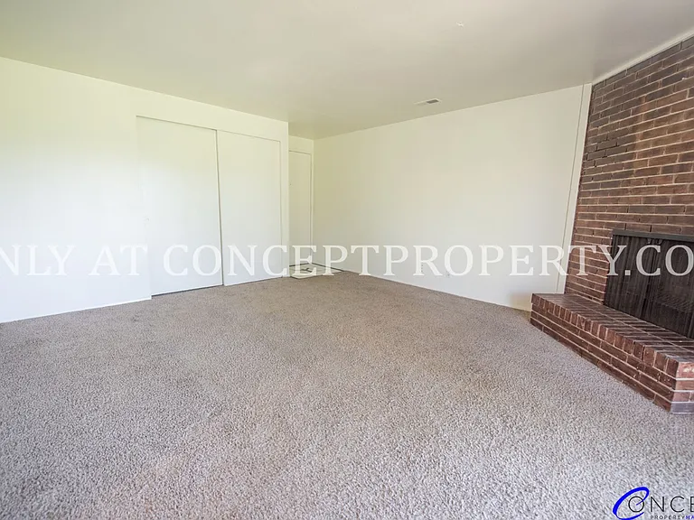 Ponderosa — Photo 12