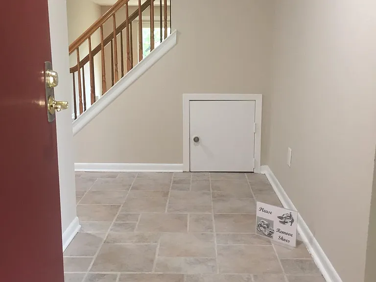 94 Tennyson Dr — Photo 2