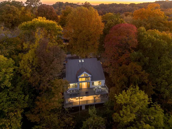 589 Harpeth Trace Dr, Nashville, TN 37221