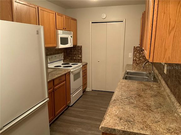 4th image of 22708 Newfield Ct