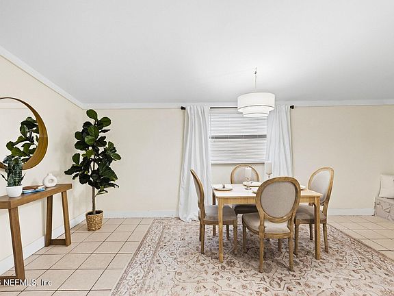5th image of 7624 SANDHURST Road S
