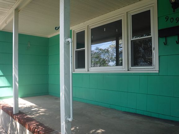 3rd image of 909 Huff Ave