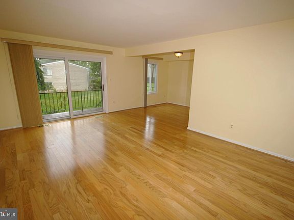 3rd image of 5505 Burnside Dr #5505