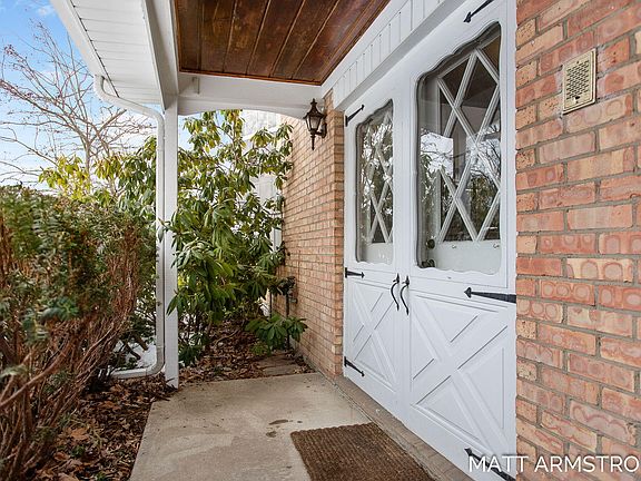 4th image of 1206 Elmdale St NE