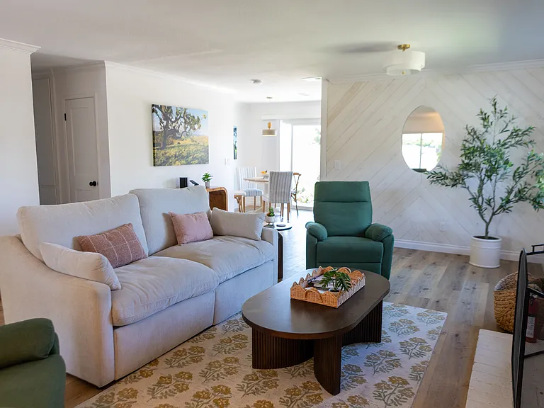 120 Nina Pl — Photo 1