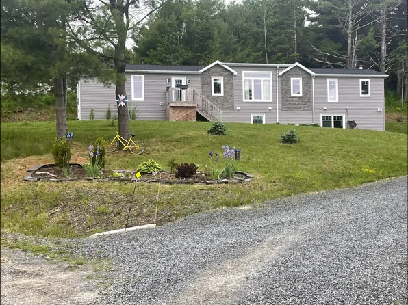 62 Ardoise Ln, West Hants, NS B0N 1L0