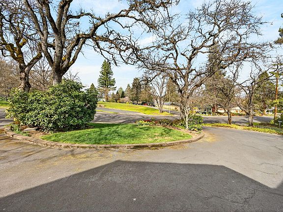 3rd image of 656 N Modoc Ave