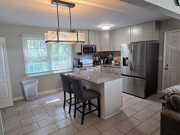 3rd image of 296 Gaston St