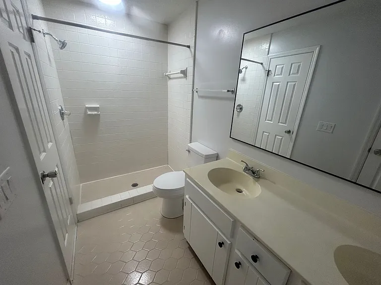 137 Lionsgate Dr — Photo 24