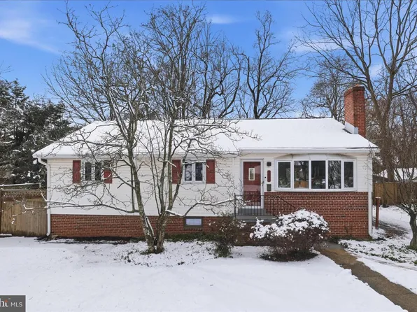 3908 Longstreet Ct, Annandale, VA 22003