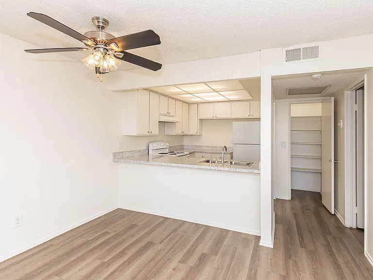Eastwood Apartment Homes — Photo 42