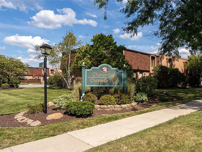 30 Charter Oaks Dr #4 — Photo 3