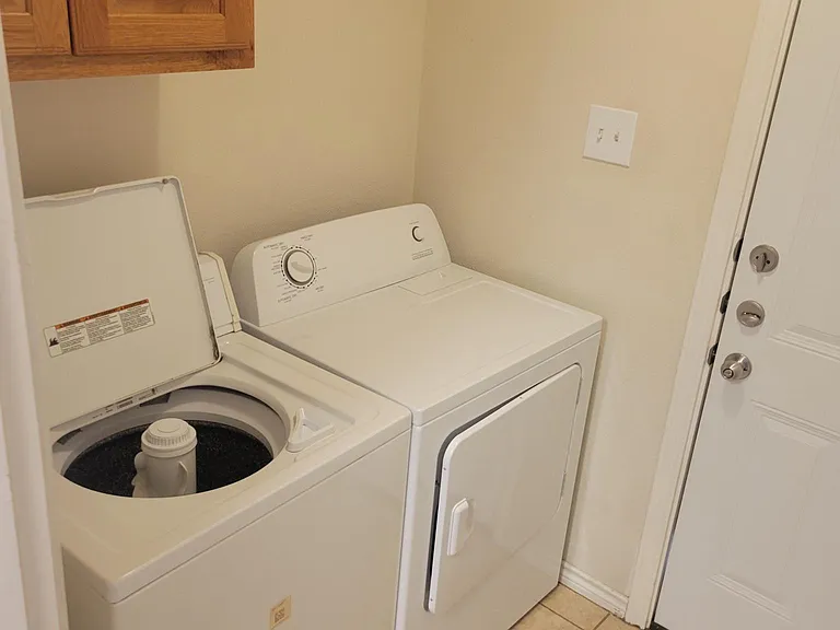 2327 Cornell Dr — Photo 12