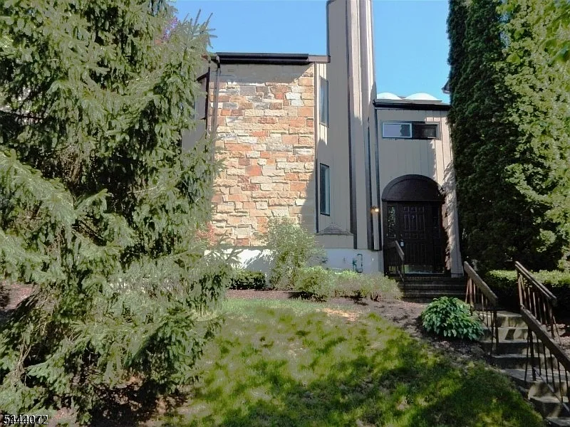 3 bed, 2.5 bath, $2,950 — Photo 2