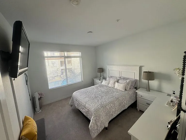 9263 Regents Rd #B210 — Photo 30