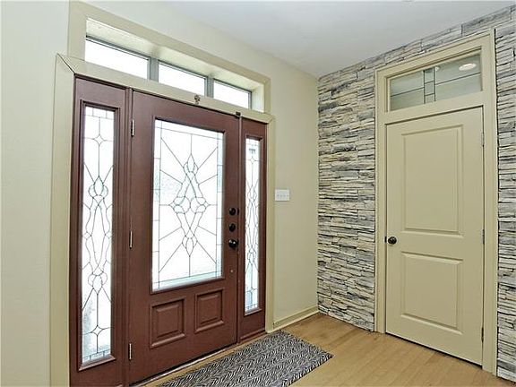 3rd image of 501 Golf Crest Ln