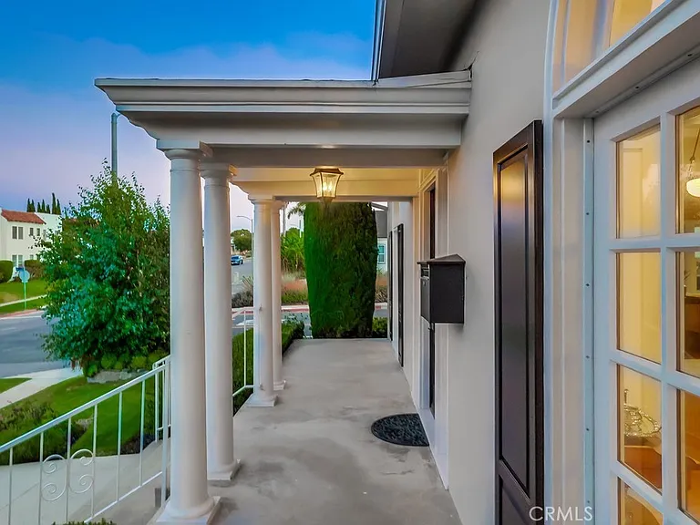 1239 S Patton Ave — Photo 2