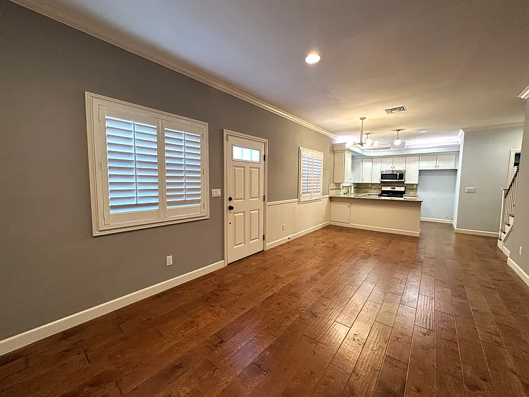 1833 Cabrillo Ave — Photo 3