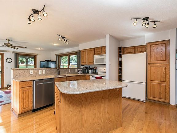 5th image of 6805 N Glen Dr