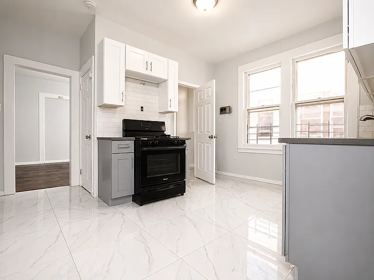 22 Ellis Ave #5B — Photo 4