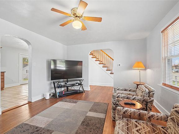 5th image of 37 Cedar St