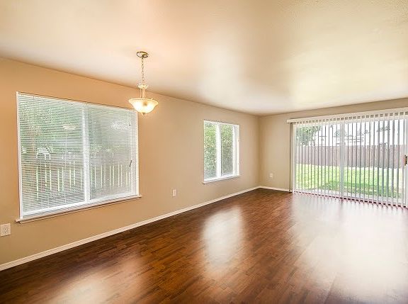 5th image of 616 Pine Ave #A