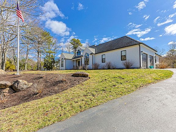 4th image of 102 Cairn Ridge Road