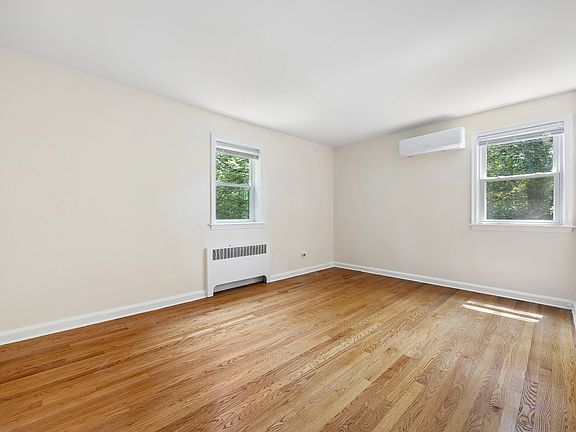 4th image of 1 Blackthorn Ln